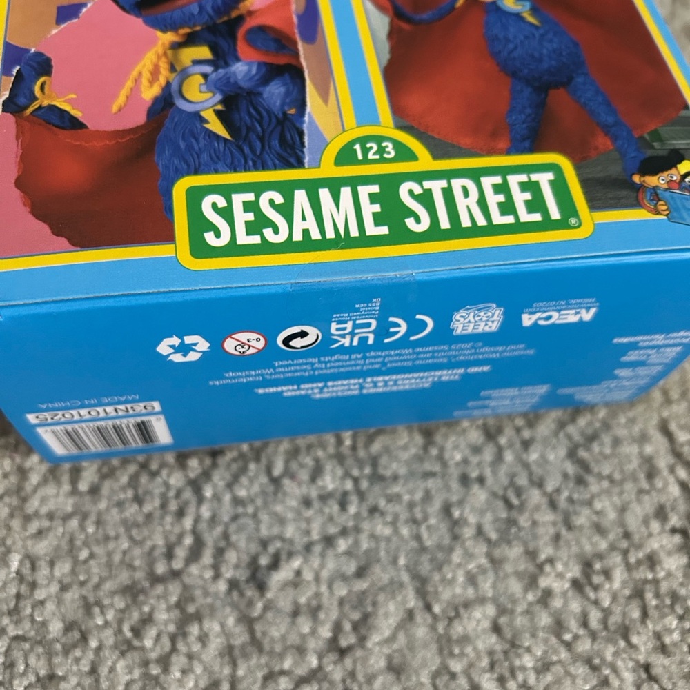 NECA Sesame Street Super Grover - Picture 11 of 11